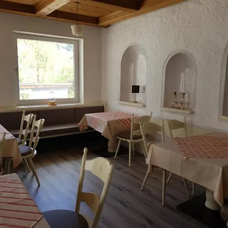 - Restaurant Jaegerwinkl Panzió 2*
